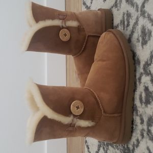 UGG Women's Bailey Button II Boot chestnut brown